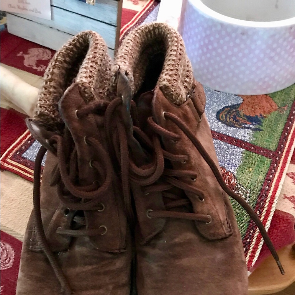 Brown leather boots made by Predictions